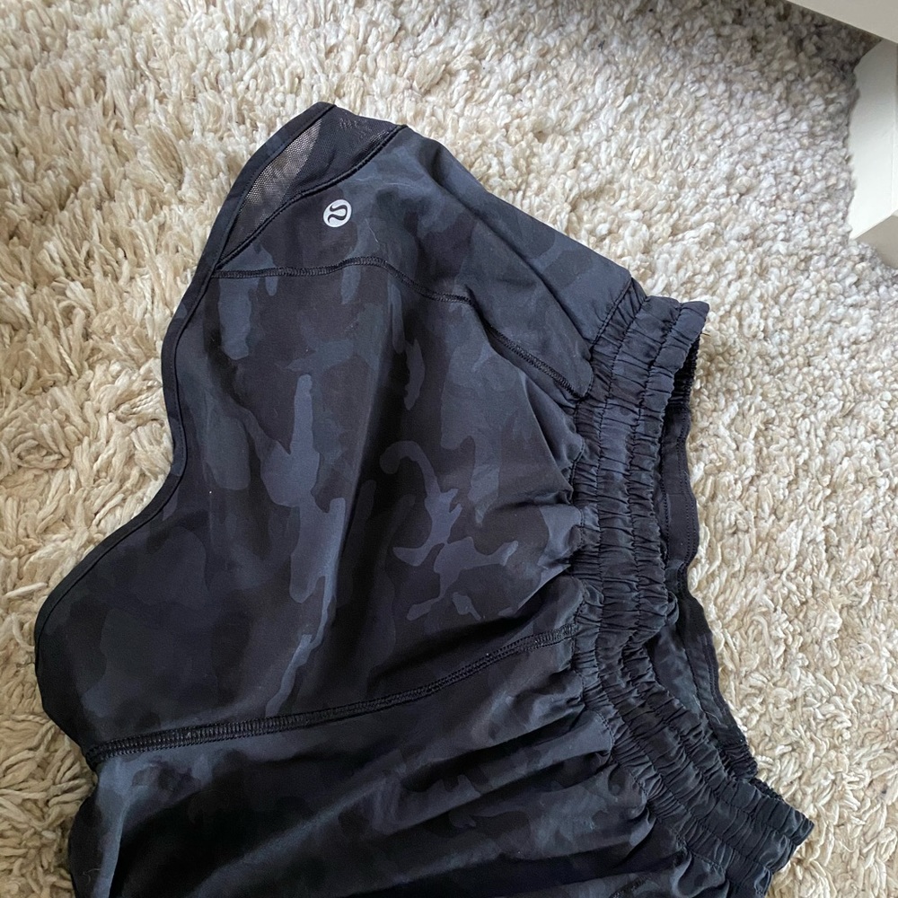 Lululemon grey camo hotty hot shorts 2.5